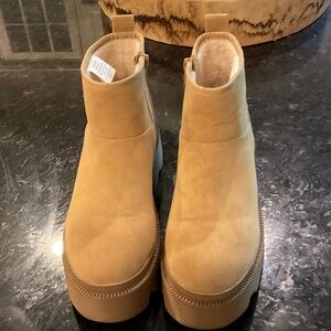 Universal Thread Beige Ankle Boots.  excellent condition